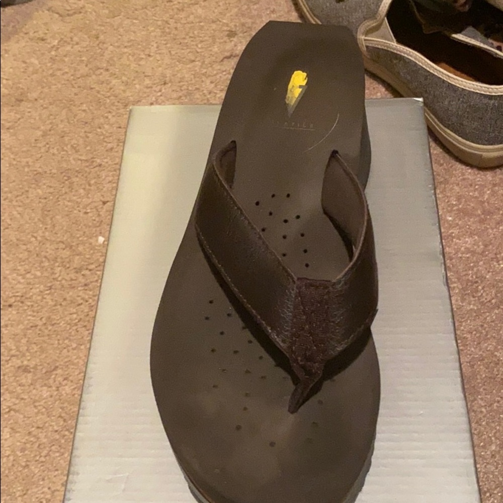 Volatile flip flops